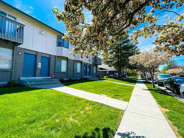 Aspen Cove Townhomes — Photo 20