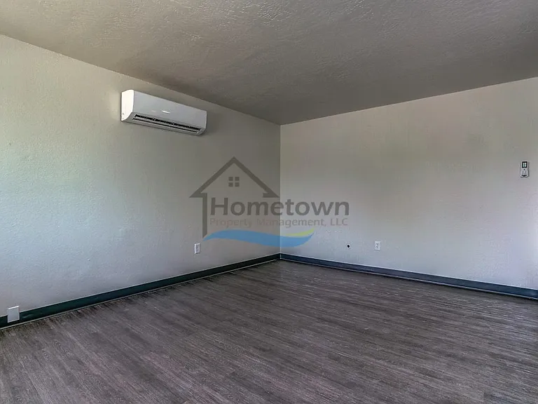 110 E Borah Ave — Photo 3