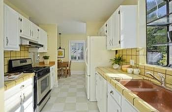 5th image of 825 Everett Ave