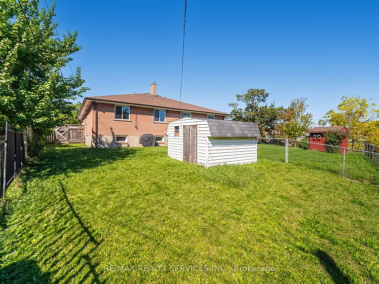 61 Avondale Blvd — Photo 28