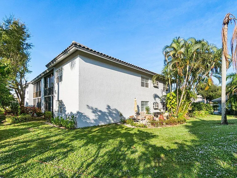 11706 Briarwood Cir #1 — Photo 41
