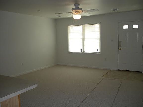 open floor plan, living room