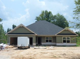 32 Winter Hawk Dr, Fort Mitchell, AL 36856