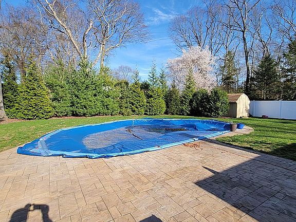 3rd image of 295 Astor Dr