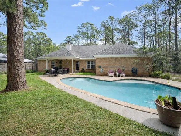 127 Audubon St, Dauphin Island, AL 36528