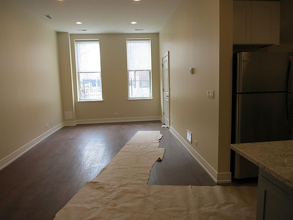 2nd image of 1435 N Leavitt St #1