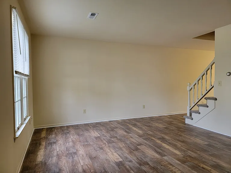 112 S Court St — Photo 4