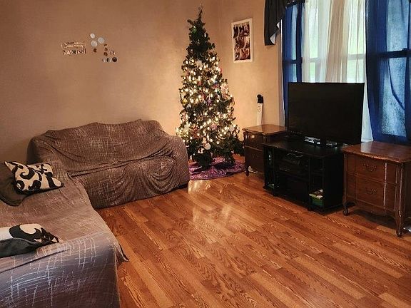 4th image of 14 Cedarwood Ln