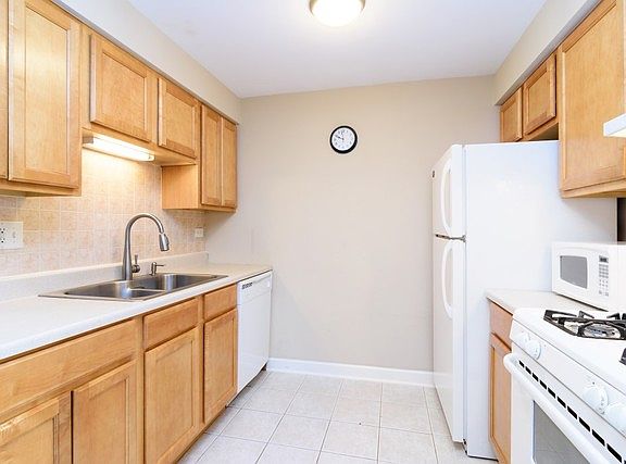 4th image of 8814 Briar Ct Unit 2C