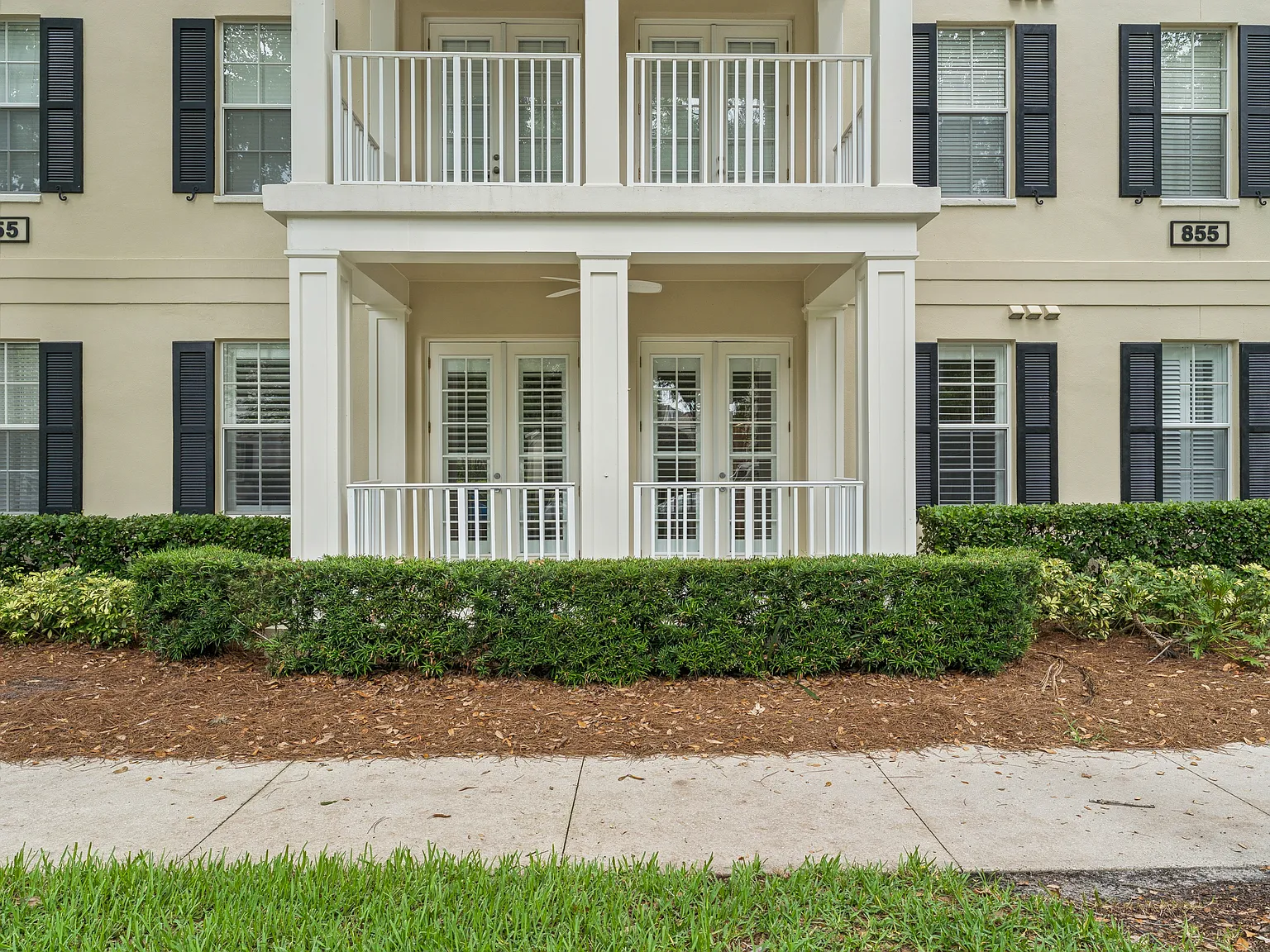 3 bed, 1430 sqft, $3,200 — Photo 2