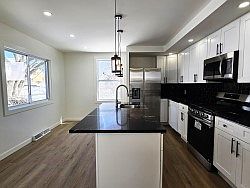 5th image of 806 Ridge Ave