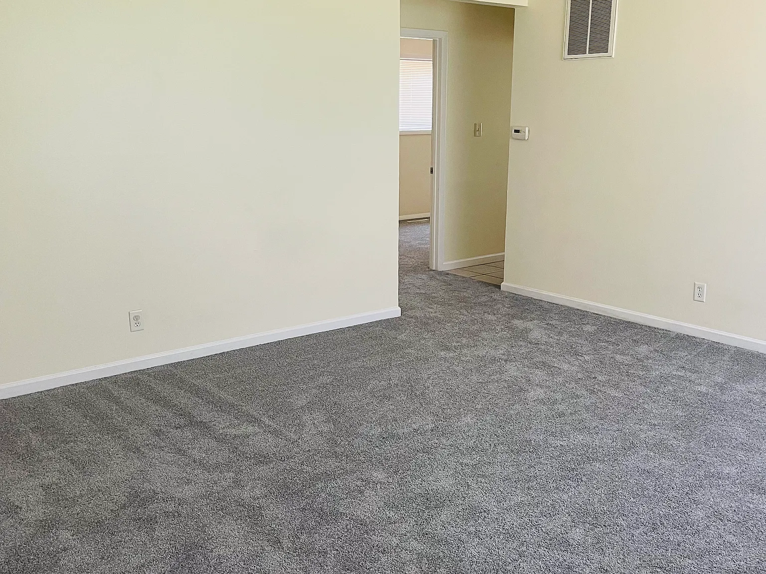 2 bed, 990 sqft, $1,650 — Photo 4