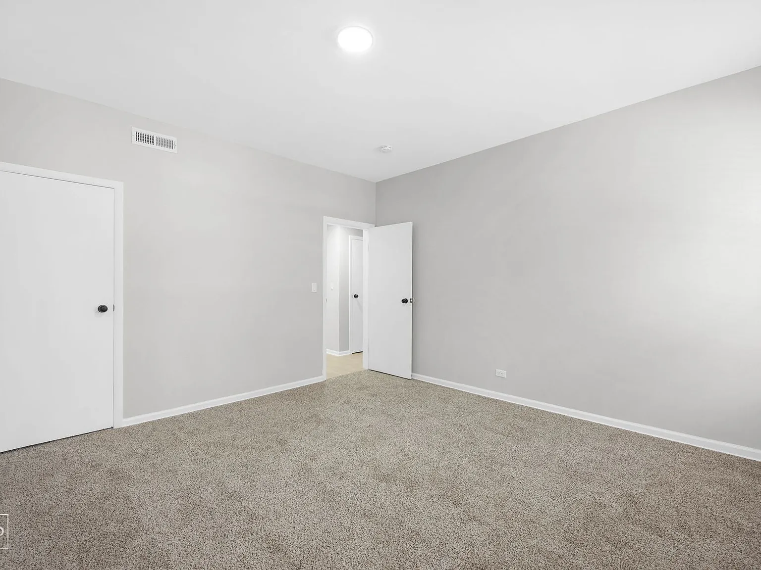 5047 S Champlain — Photo 1