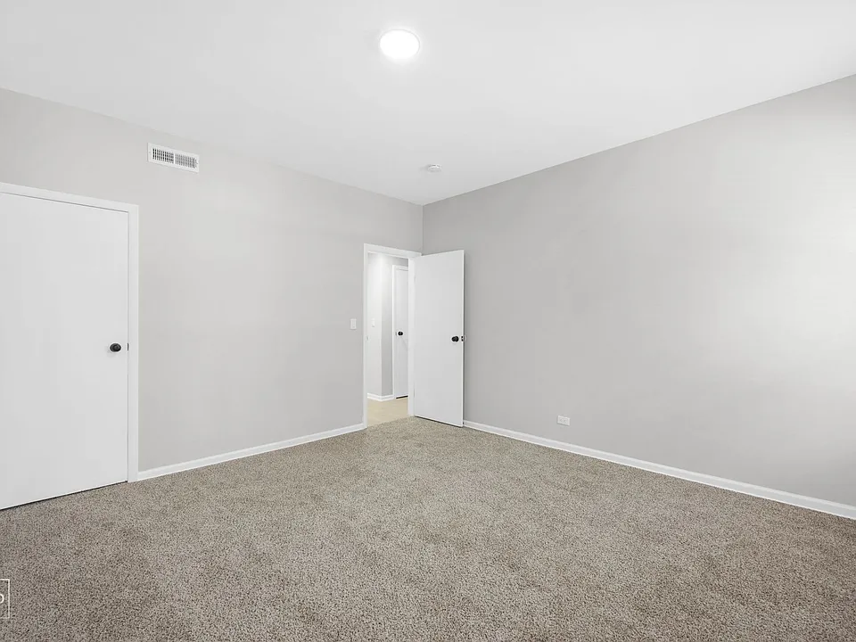 5047 S Champlain
