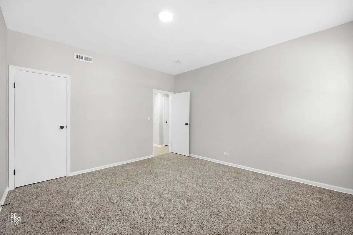 Building Photo - 5047 S Champlain Ave #634-E