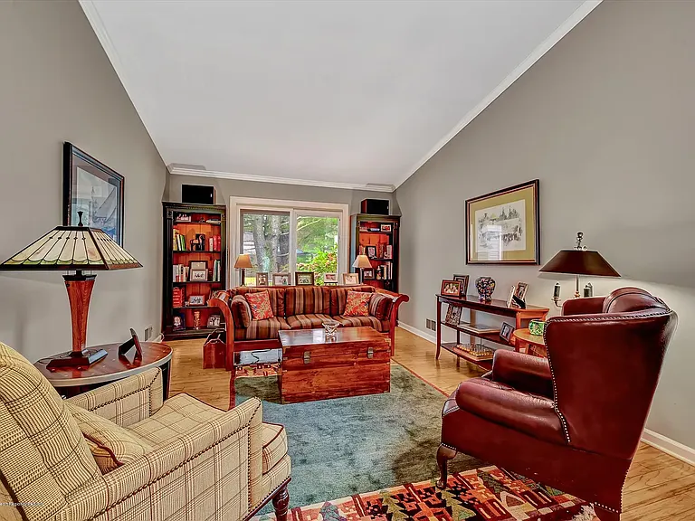 13 Helene Ct — Photo 8