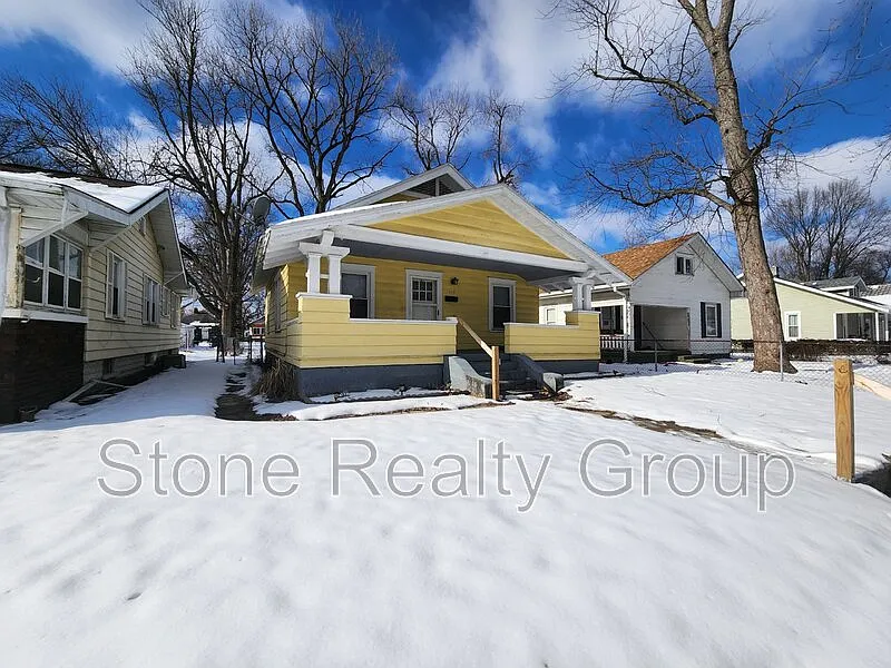 2 bed, 1.0 bath, $975 — Photo 1