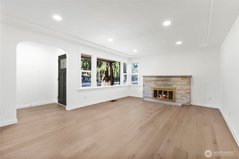 5th image of 7003 44th Avenue E