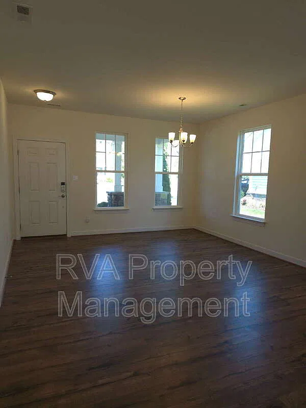 3 bed, 3.0 bath, 1695 sqft, $2,900 — Photo 3