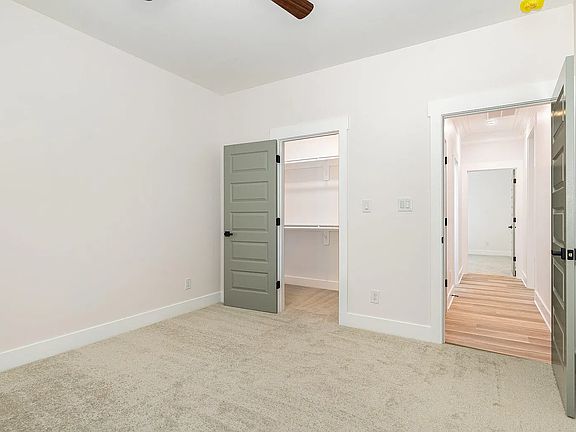 5th image of 124 Buckaroo Dr
