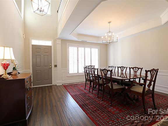 3rd image of 815 Treverton Dr