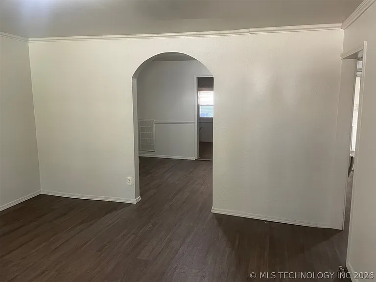 409 W Commercial St — Photo 9