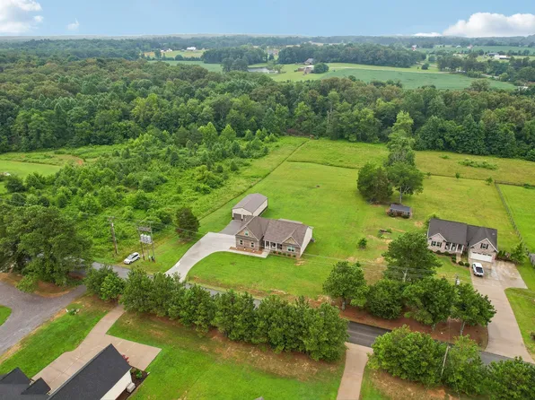1036 Hayshed Rd, Dickson, TN 37055