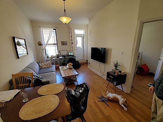 4th image of 115 W 75th St APT 4B