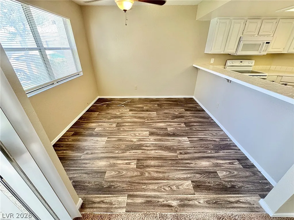 2 bed, 2.0 bath, 1038 sqft, $1,271 — Photo 3