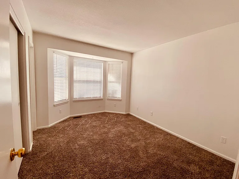 352 Simmons St — Photo 23