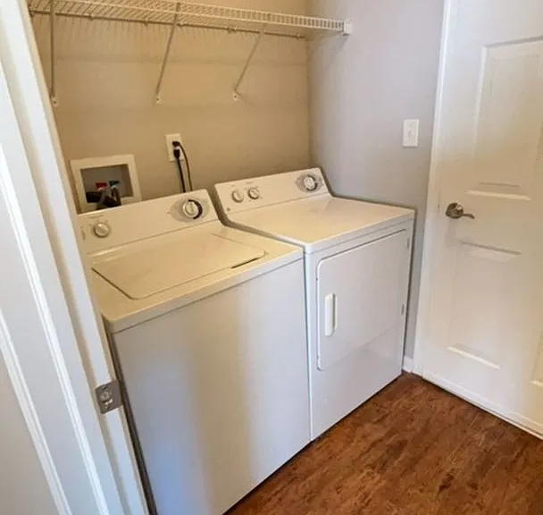 The Apartments At Weatherby — Photo 36