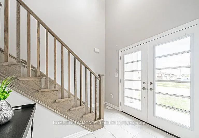 112 Bethune Ave — Photo 2