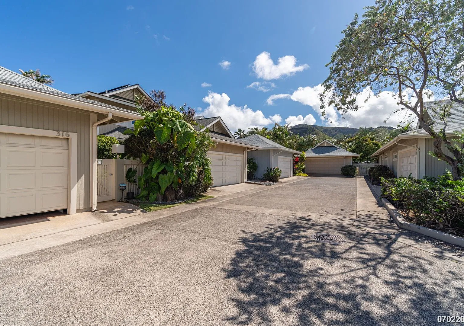 Rarely Available 3br 2ba House In Laulima, Hawaii Kai !! — Photo 2