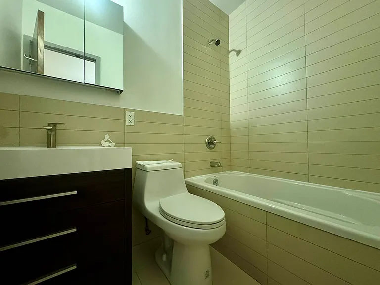 90 Starr St #1R — Photo 11