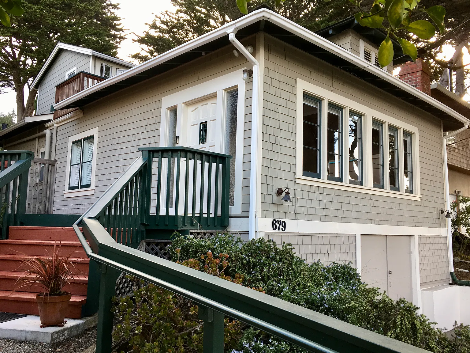 679 Kelmore St photo 1