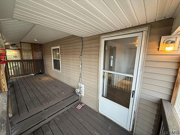 3rd image of 1145 Davis St