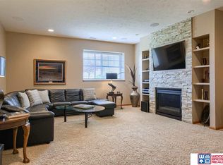 7576 Crystal Ct, Lincoln, NE 68506