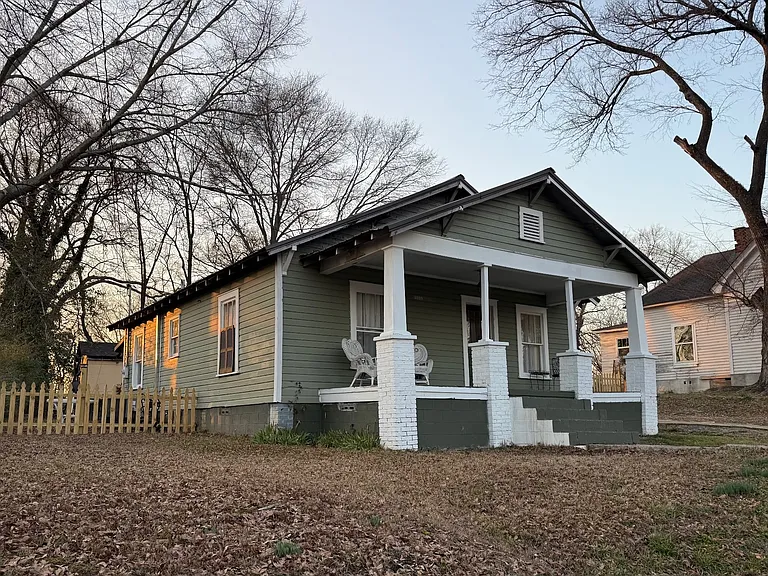 1009 Avenue D NW — Photo 1