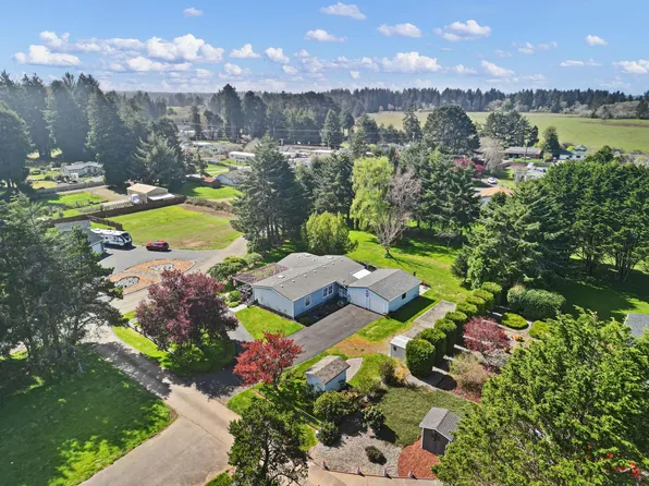 100 Skycrest Dr, Crescent City, CA 95531