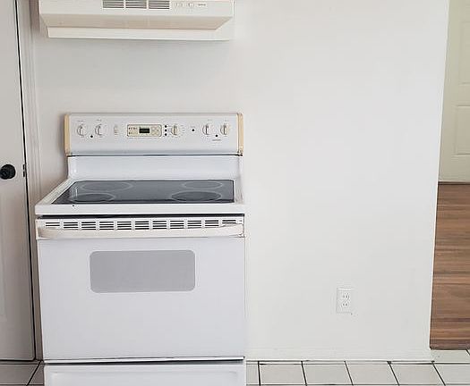 3rd image of 1417 N 63rd Ter