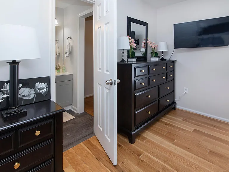 212 W 10th St #17 — Photo 15