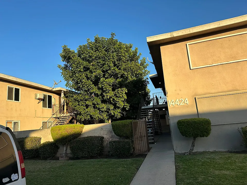 14424 Flallon Ave #2