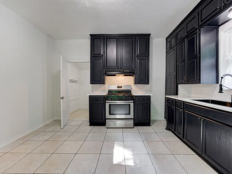 311 S Flood Ave — Photo 17