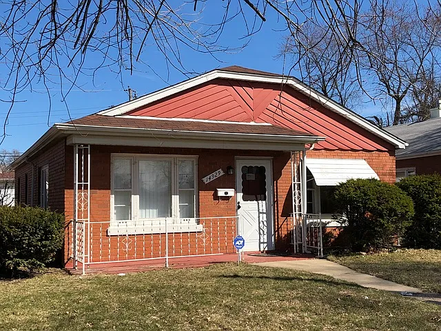 14929 Irving Ave photo 1