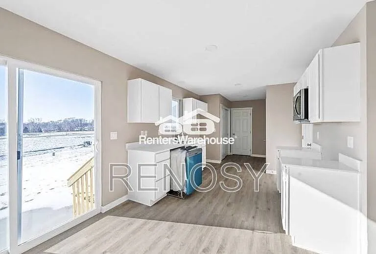 102 E Sycamore St — Photo 6