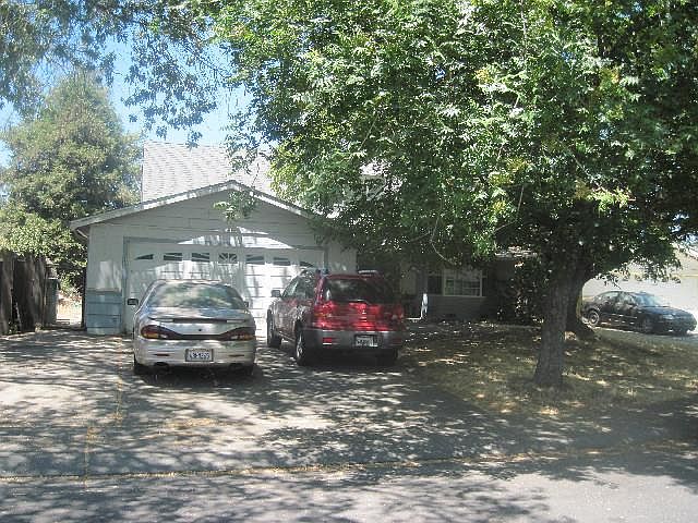 1st image of 813 Holiday Ct