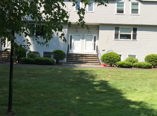 4 Villa Roma Dr, Tewksbury, MA 01876