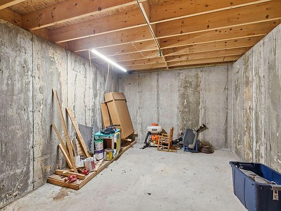 4th image of 93 Woodland Road
