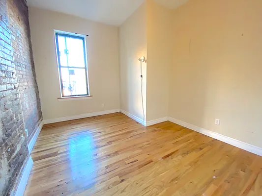 Rented by EXR | media 18