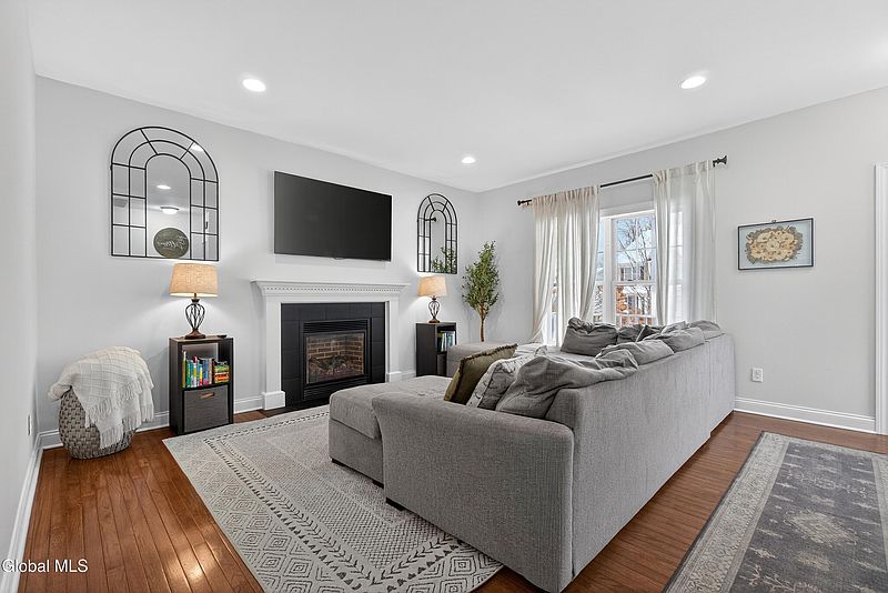 4th image of 20 Stonebridge Drive